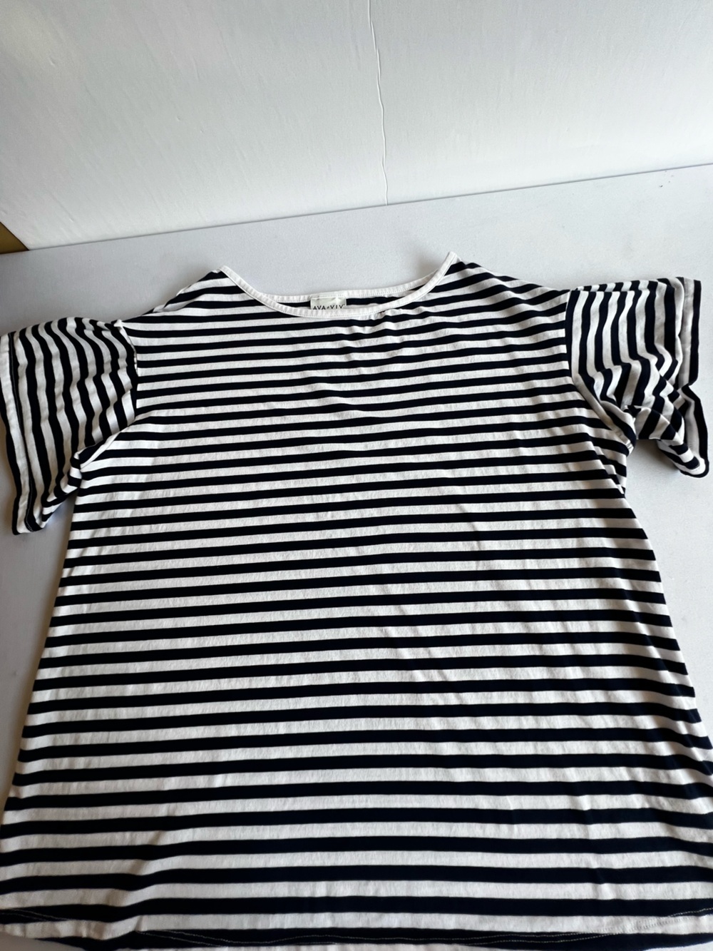 AVA & VIV NAVY & WHITE SHORT SLEEVE STRIPED TEE SIZE 1X. SCOOP NEVK